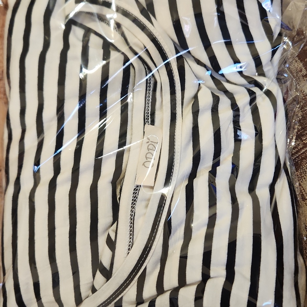 ODDY CASUAL TOP - Picture 5 of 5